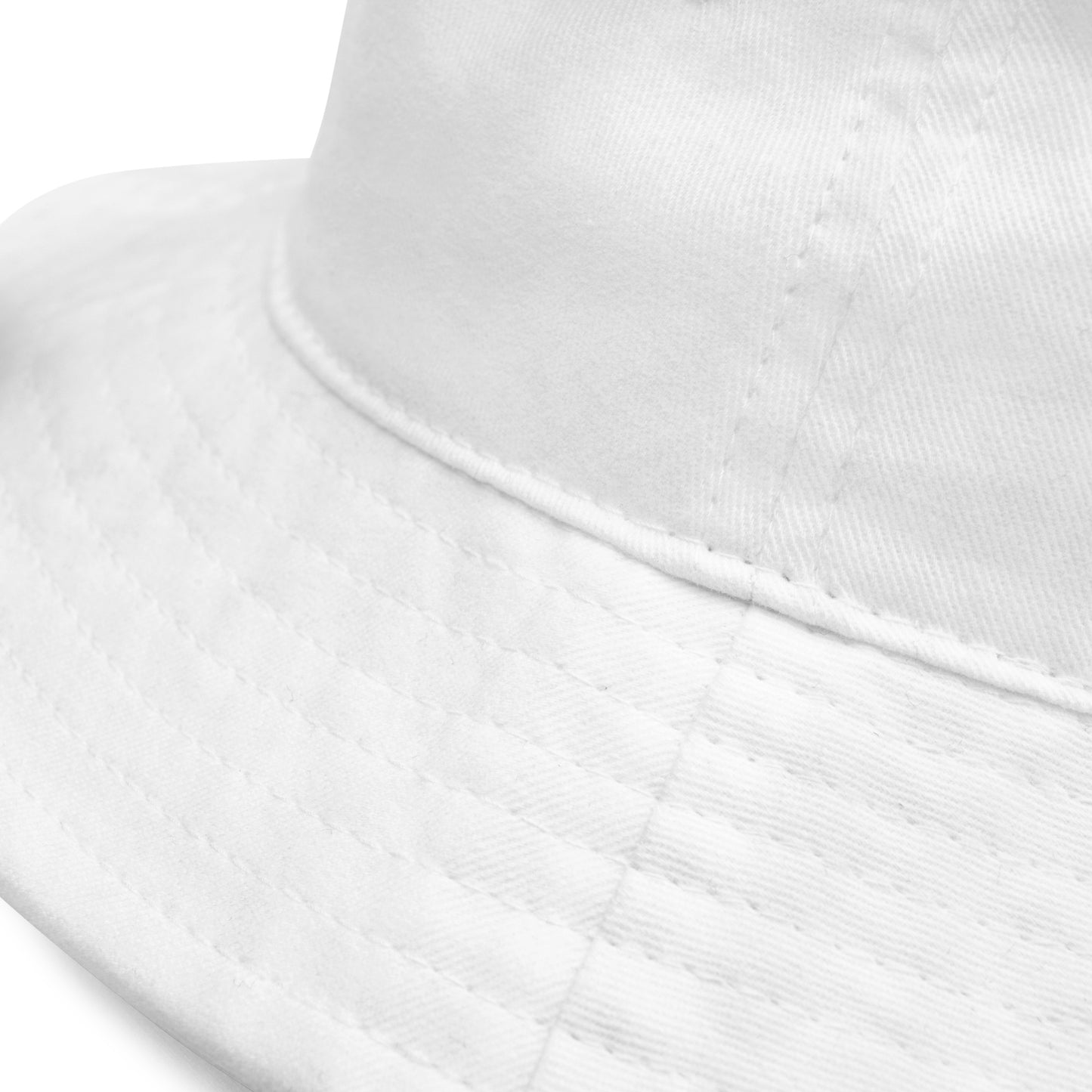 Men's white hat with embroidery.